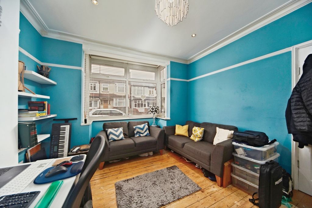 Property photo 3 of 17 Photo