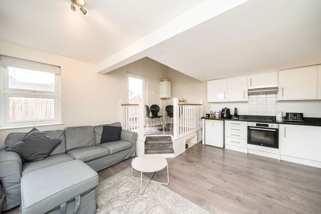 Property photo 2 of 6