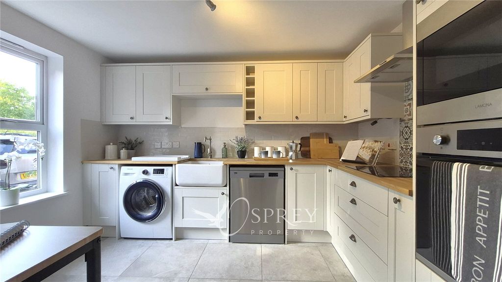 Property photo 2 of 24 Kitchen