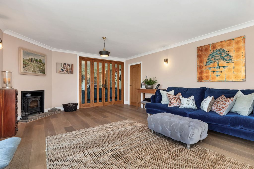 Property photo 3 of 36