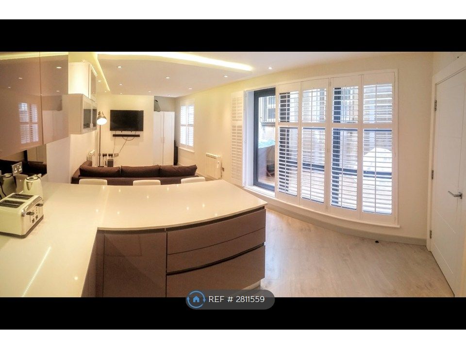 Property photo 1 of 8 Living-Room/Kitchen