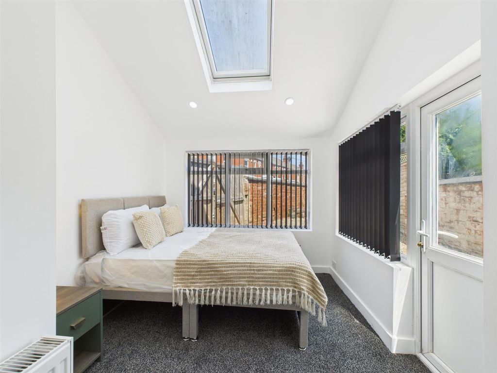 Property photo 1 of 7 Bedroom Three