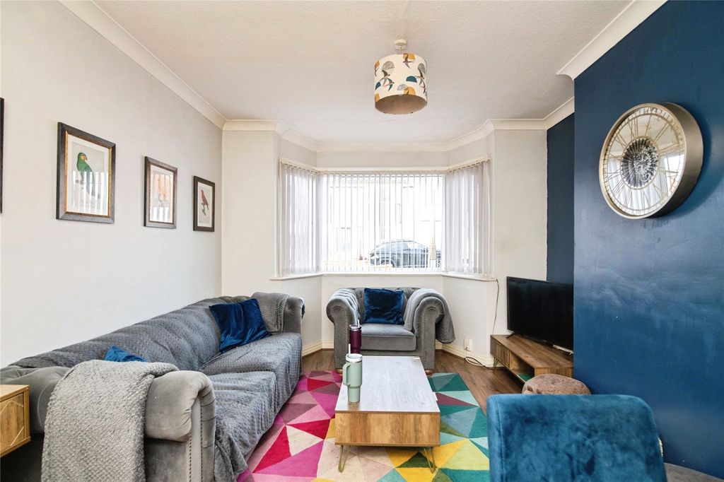 Property photo 2 of 19 Picture No. 12