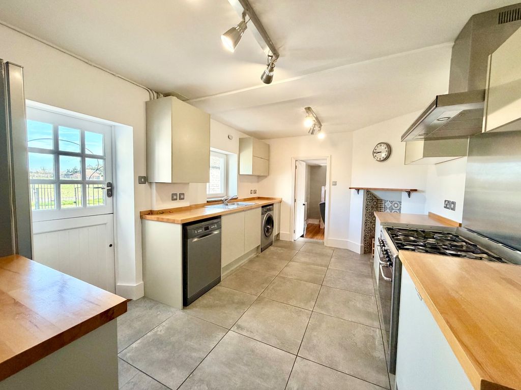 Property photo 3 of 20 Picture 3