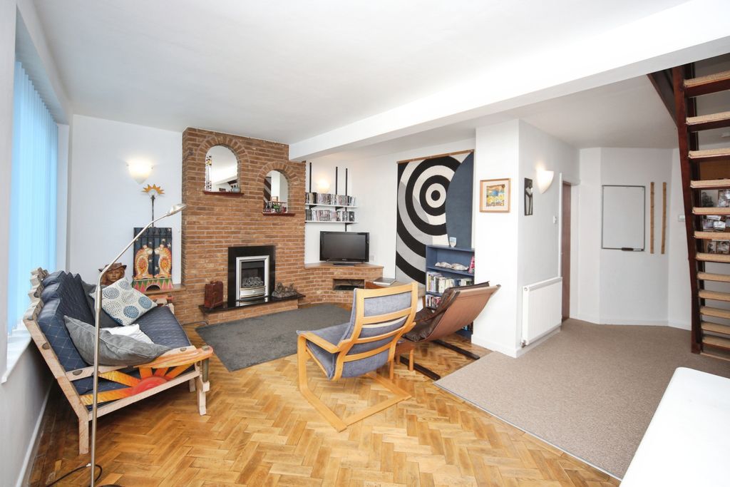 Property photo 1 of 13 Lounge