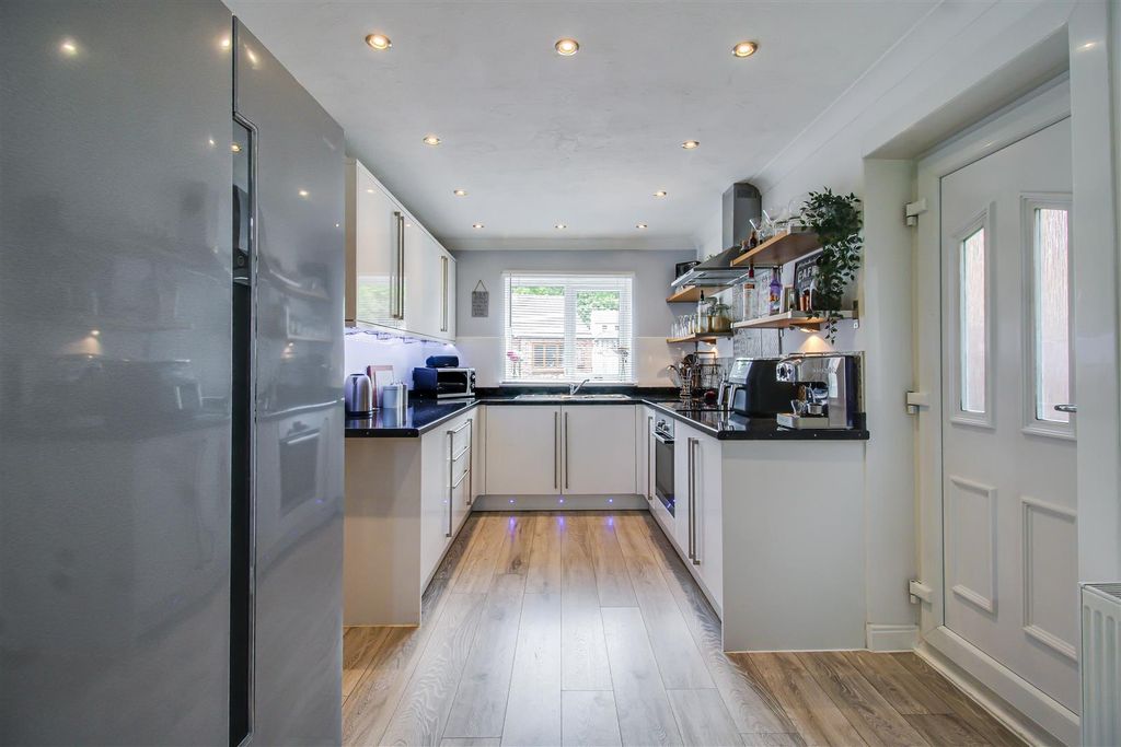 Property photo 3 of 16 Kitchen