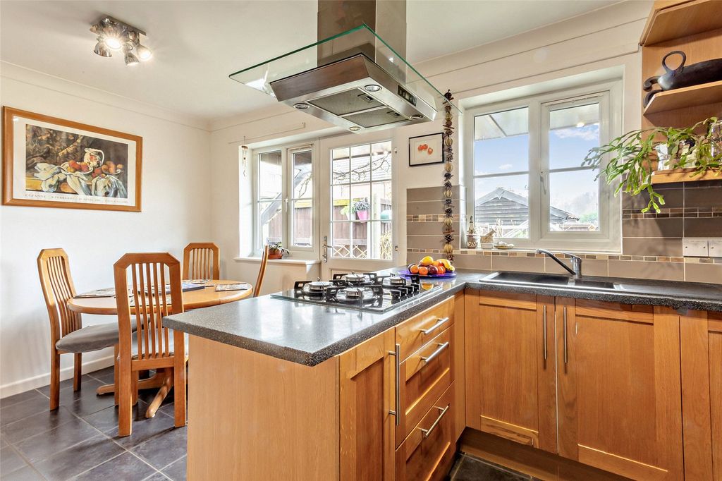 Property photo 2 of 27 Picture No. 30