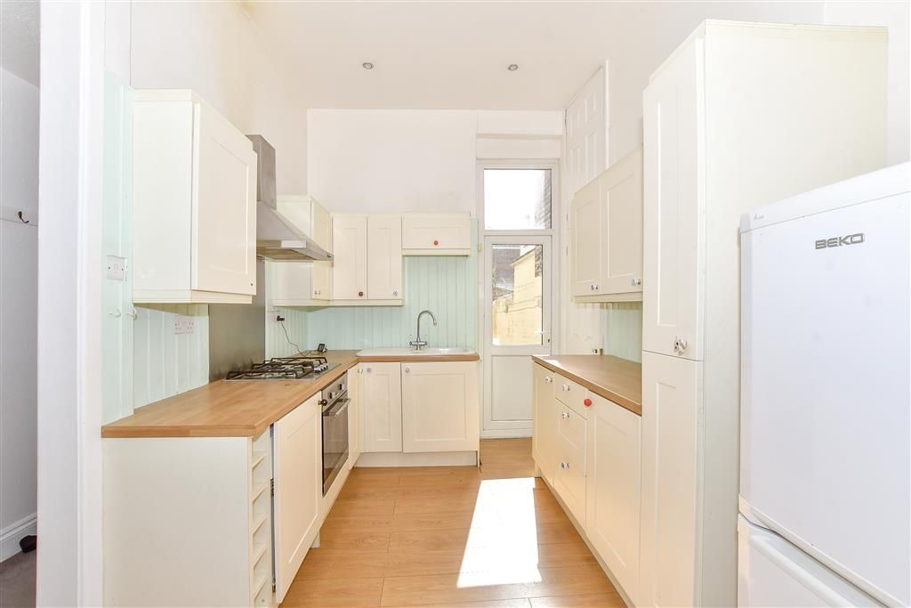 Property photo 3 of 7 Kitchen