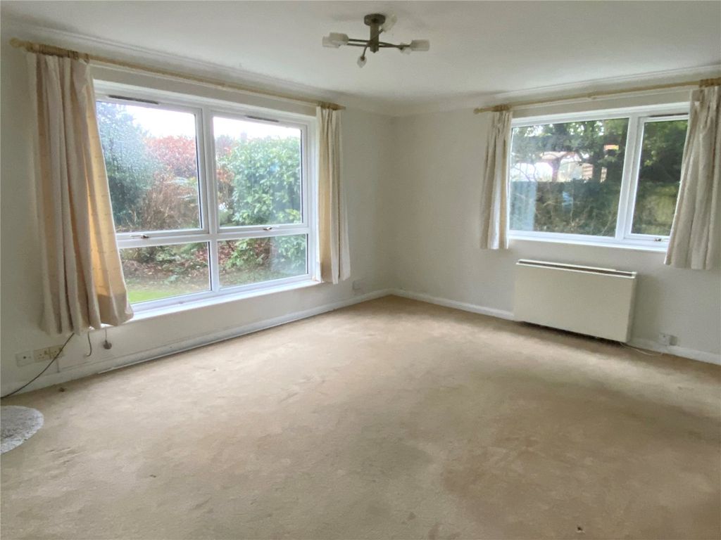 Property photo 2 of 16 Lounge