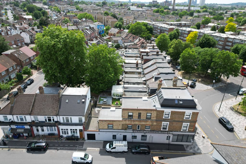 Property photo 3 of 21 The Burren London Hotel, 174 Church Road, London, Nw10 9Nh