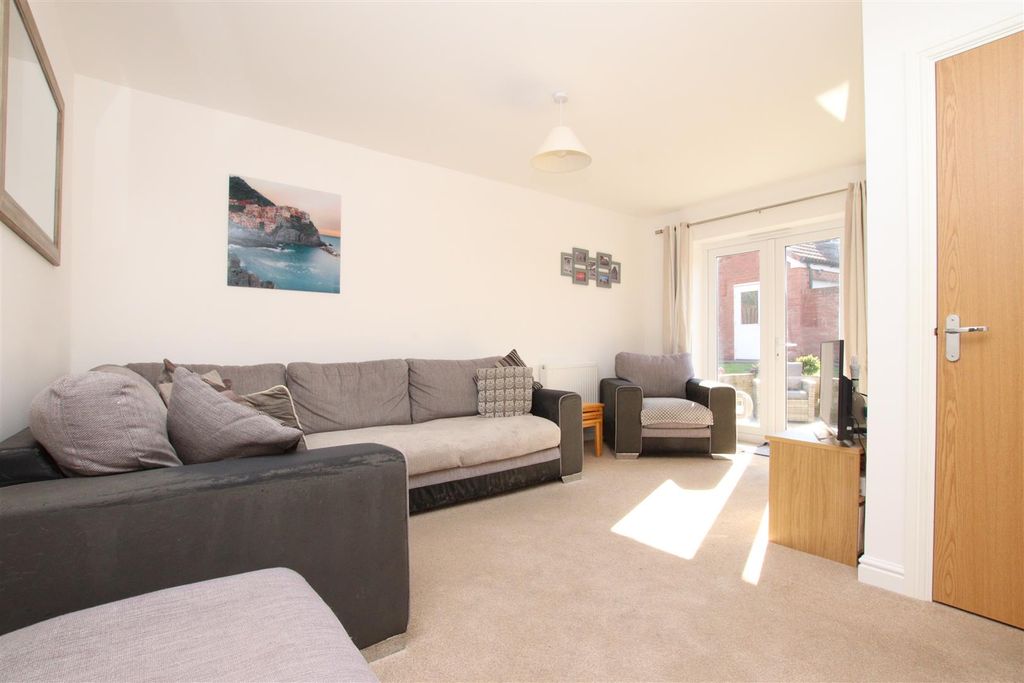 Property photo 3 of 18 Living Room.Jpg