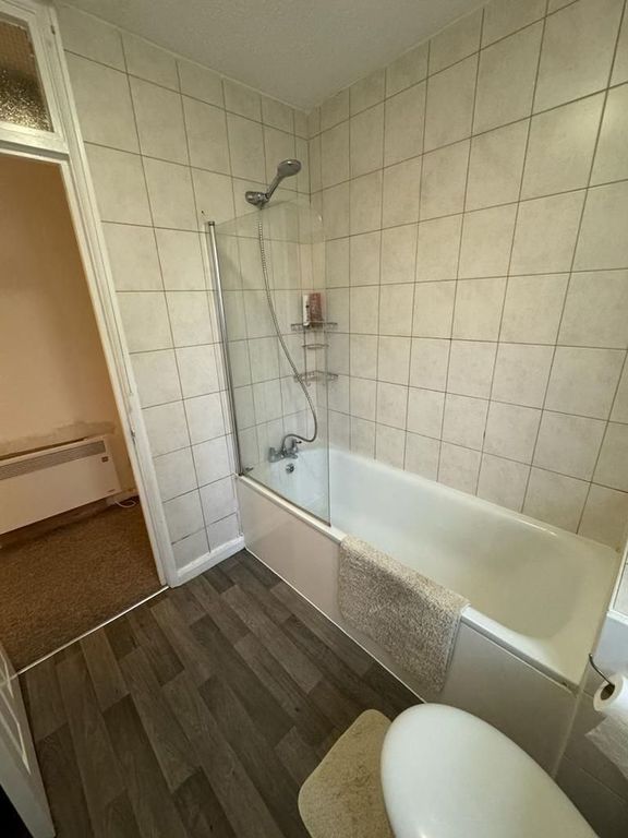 Property photo 3 of 7 Bathroom