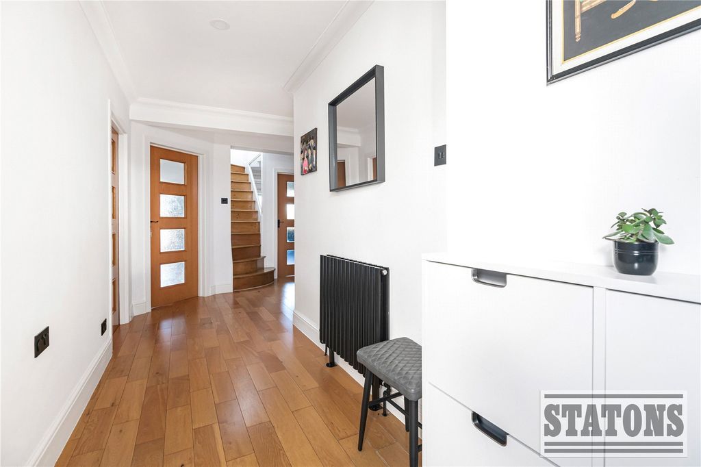 Property photo 2 of 21 Picture No. 29