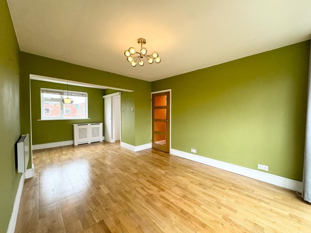 Property photo 2 of 28