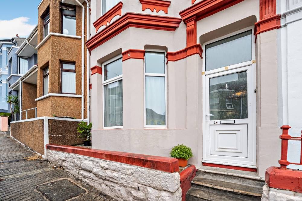Property photo 1 of 17