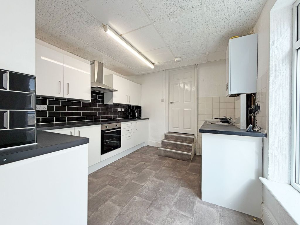 Property photo 2 of 9 Kitchen