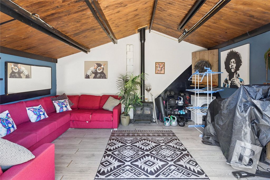 Property photo 2 of 15 Outbuilding