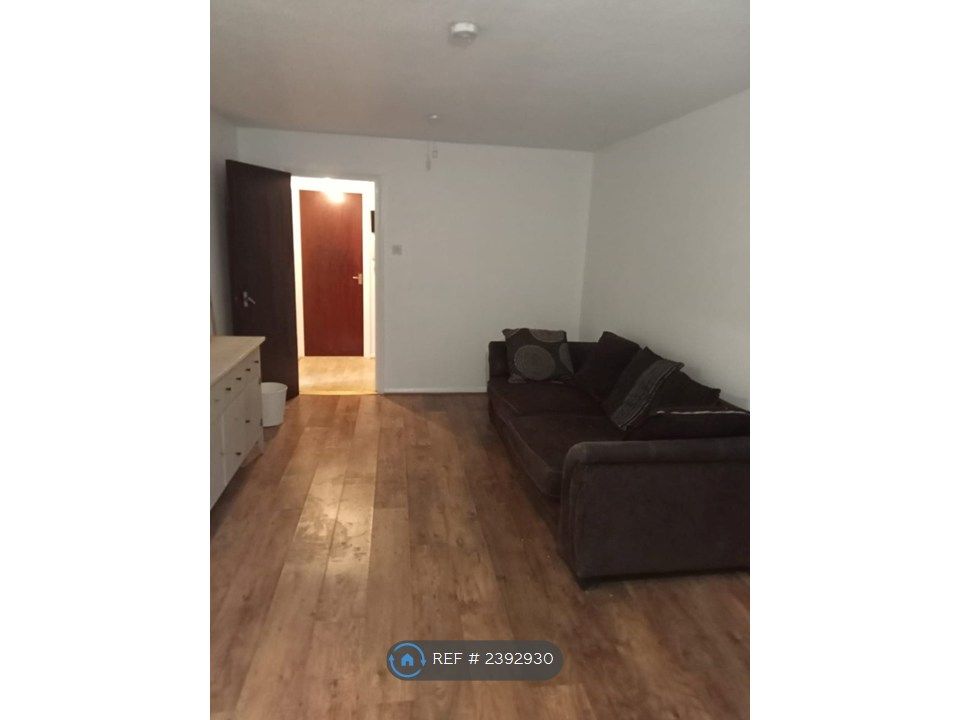 Property photo 1 of 8 Two Bedroom Ground Floor Flat