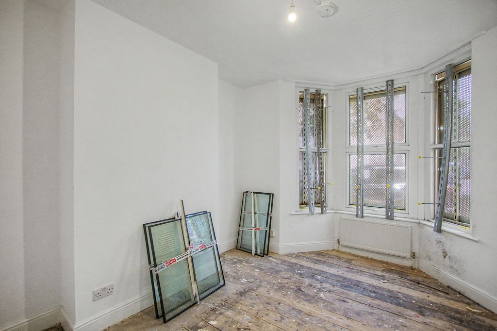 Property photo 2 of 12 Ground Floor Flat, 6 Knox Road, London, E7 9Hw