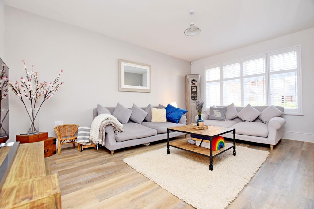 Property photo 2 of 9 Four Bedroom House To Rent