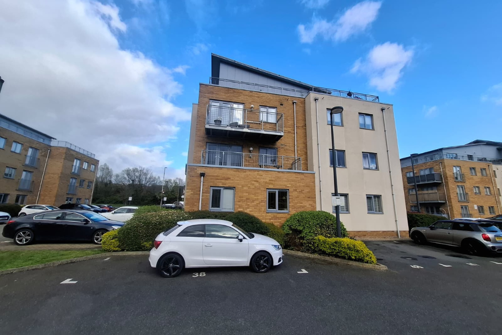 Property photo 2 of 10 Front (Exterior)