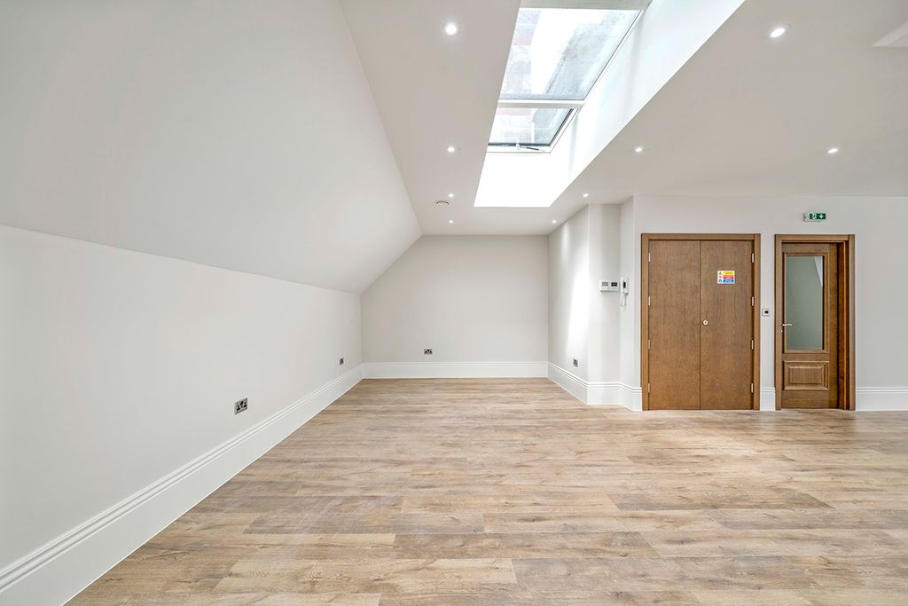 Property photo 3 of 10 Picture 3