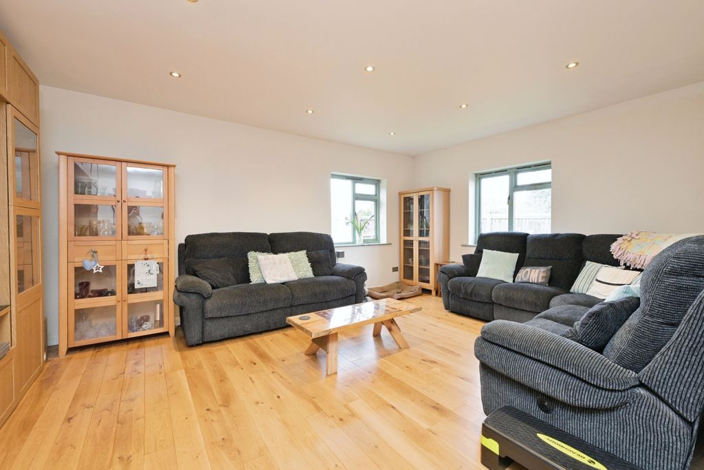 Property photo 3 of 22 Photography