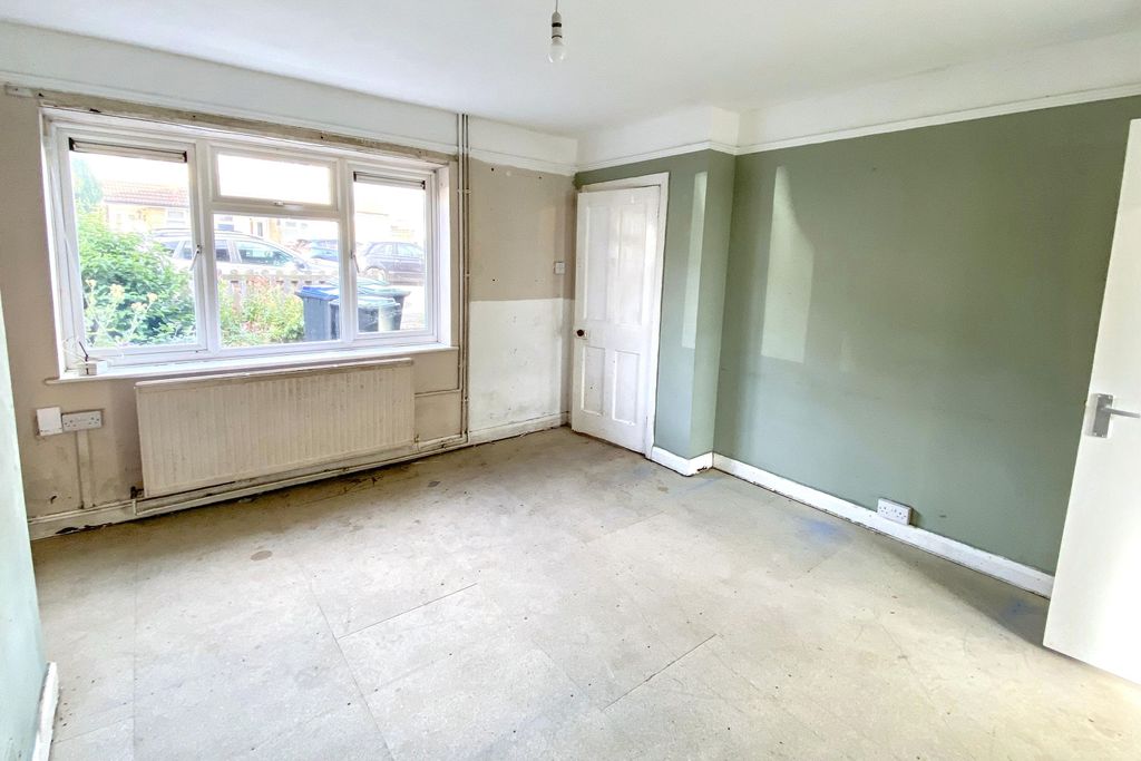 Property photo 2 of 17 170 Wood Lane, Chippenham, Wiltshire, Sn15 3EE