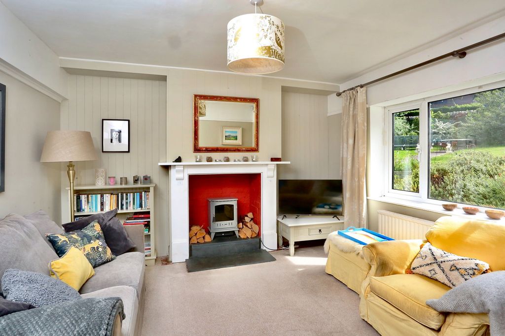 Property photo 2 of 32