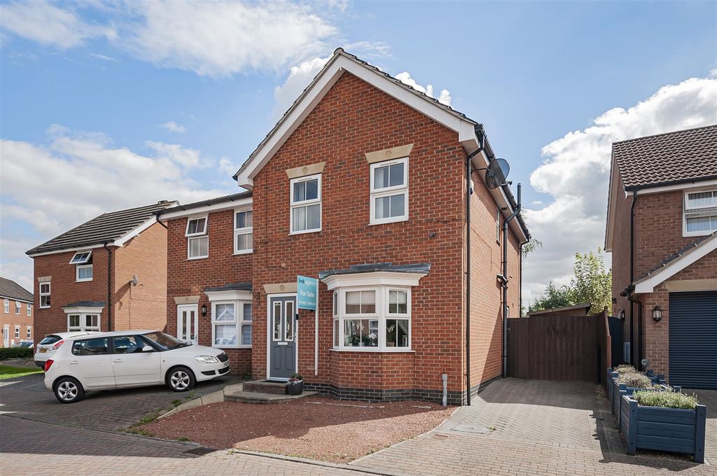 Property photo 1 of 15 65 Captains Close15.Jpg
