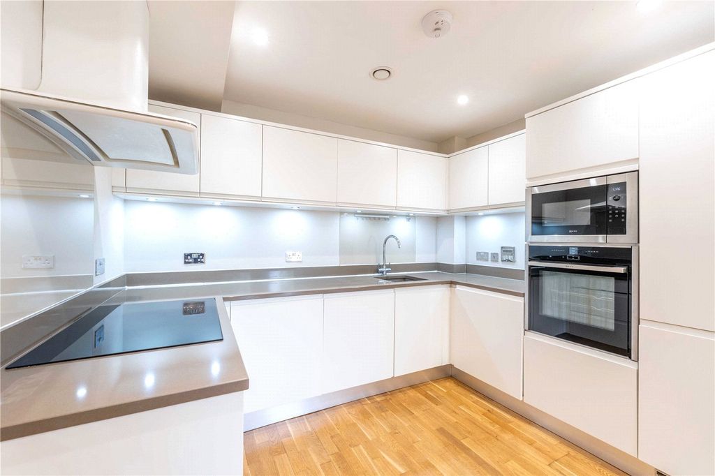 Property photo 2 of 14 Picture No. 21