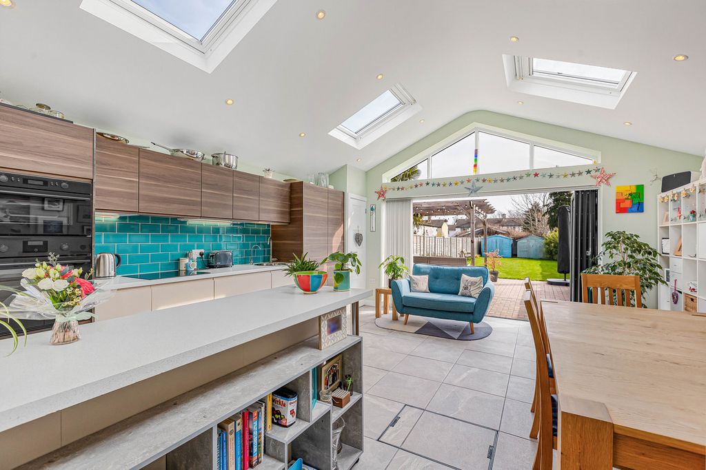 Property photo 2 of 34