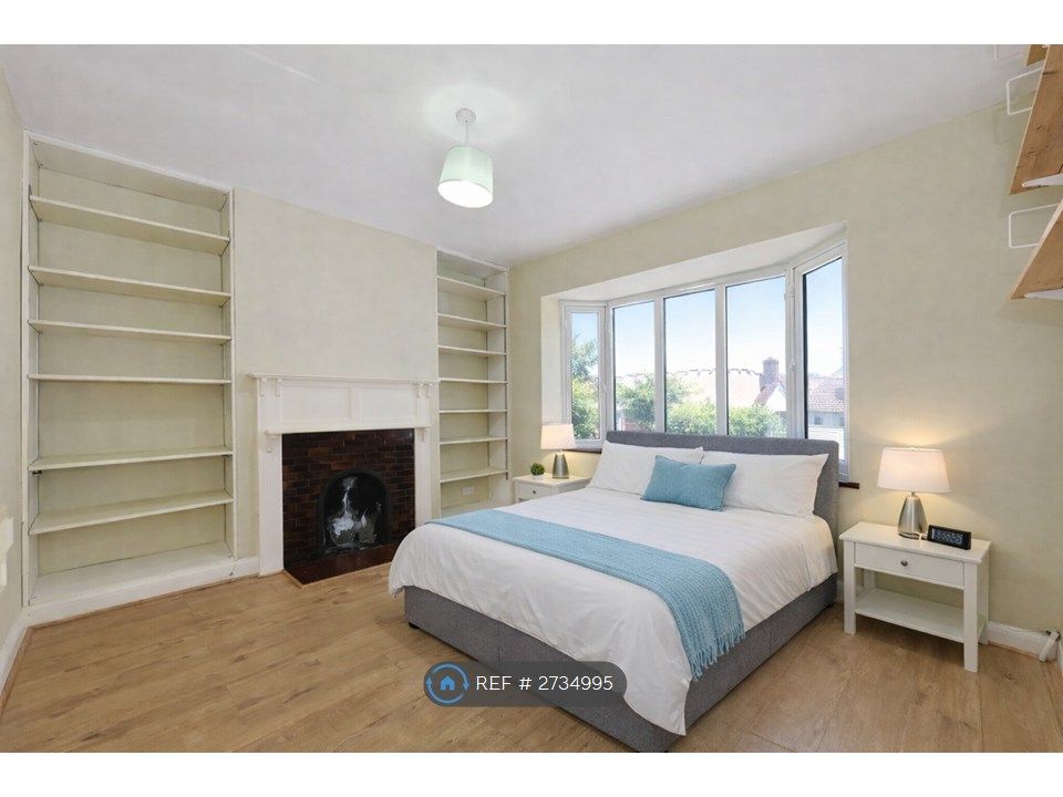 Property photo 3 of 6 Room 2