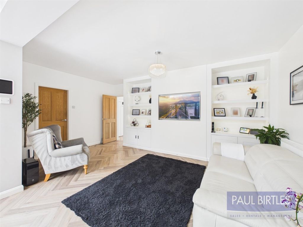 Property photo 3 of 32 Cam01301G0-Pr0736-Still034.Jpg