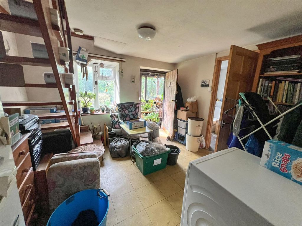 Property photo 3 of 21