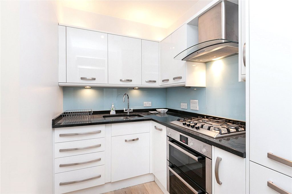 Property photo 2 of 7 Kitchen