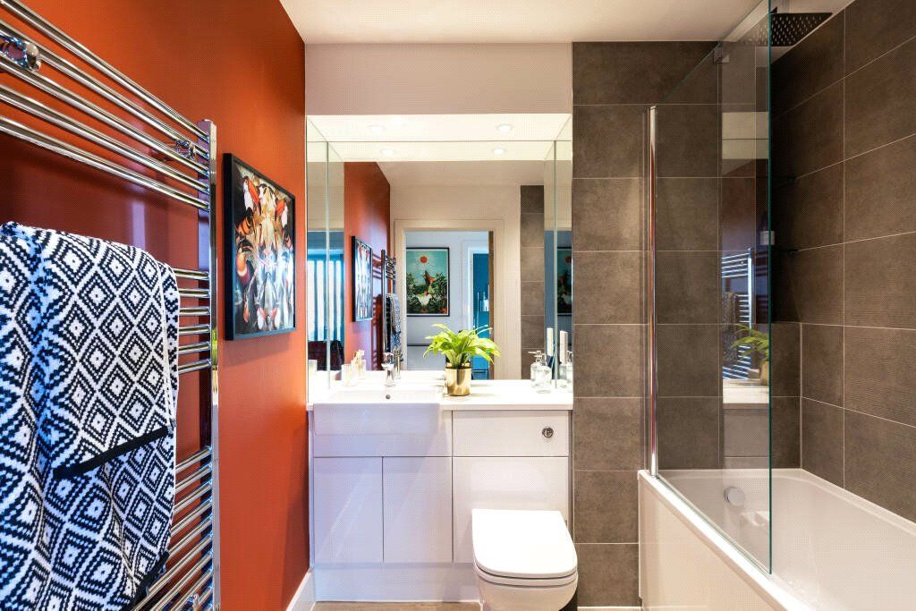 Property photo 3 of 10 Bathroom