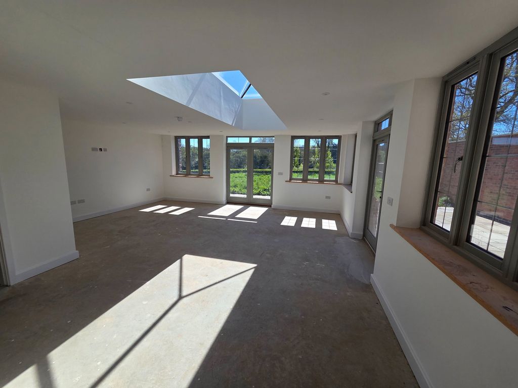Property photo 2 of 32