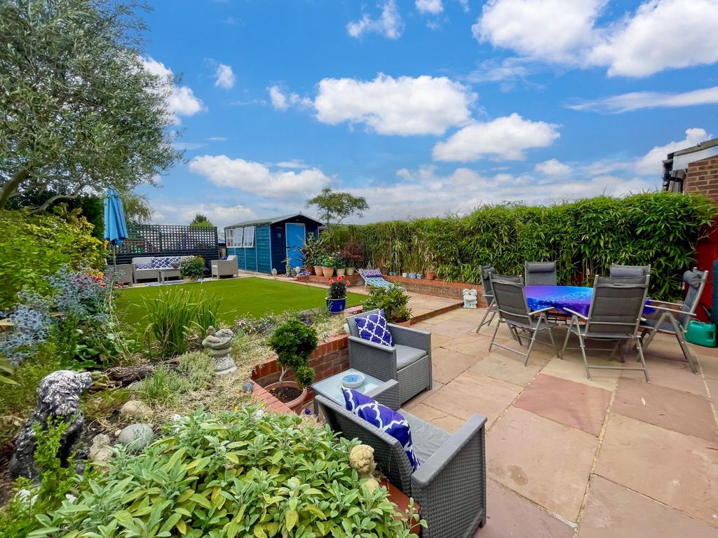 Property photo 2 of 20 4321901