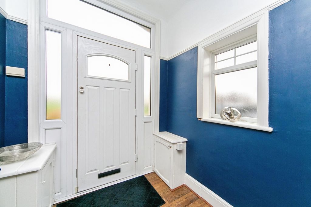 Property photo 2 of 17 Photo