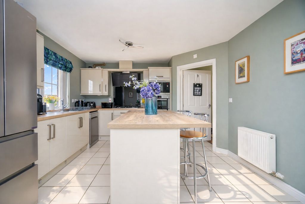 Property photo 2 of 24