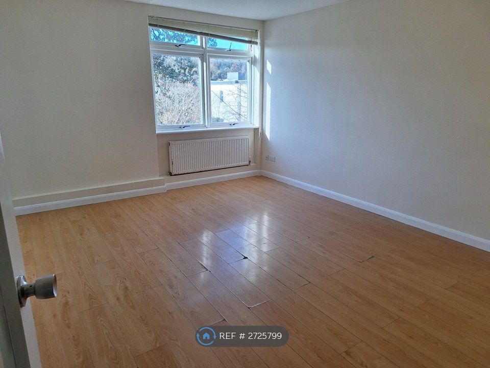 Property photo 3 of 6 Separate Lounge