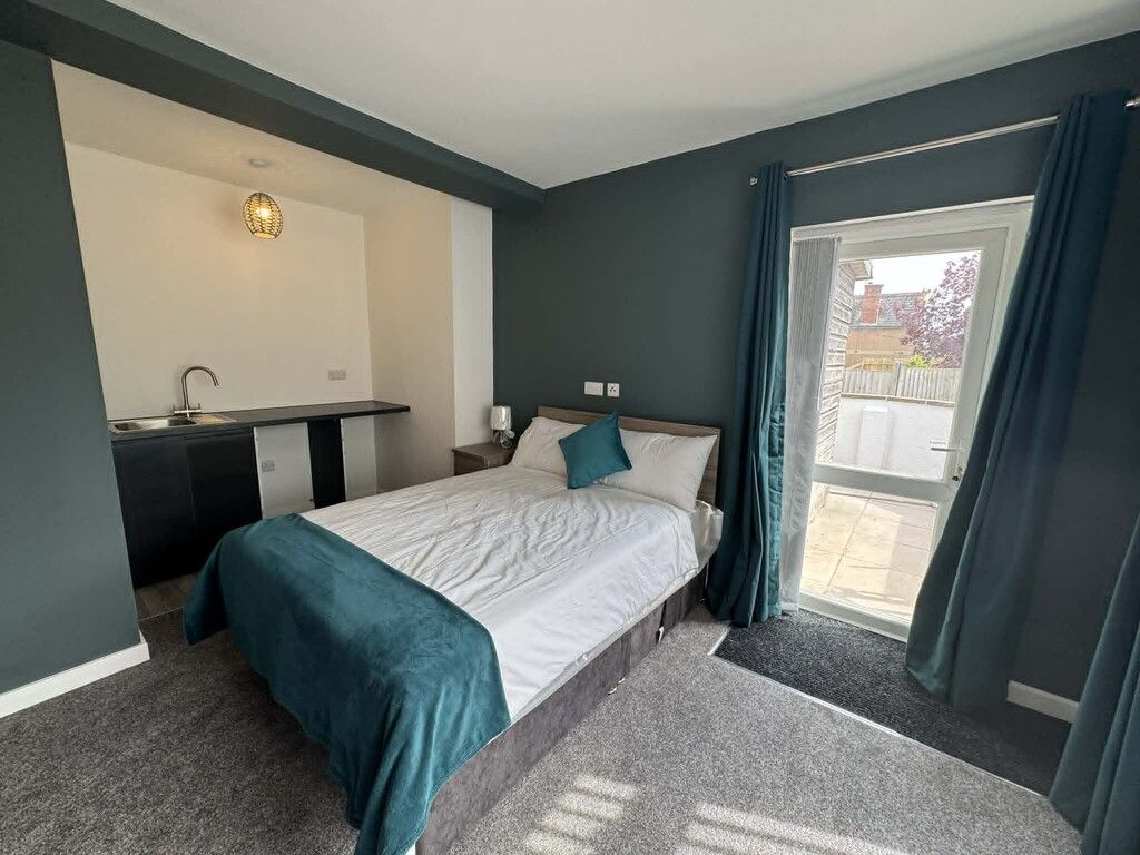 Property photo 3 of 17 Room 6