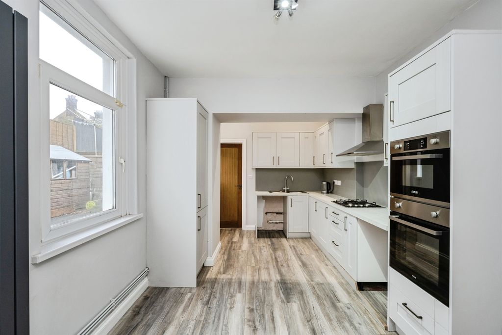 Property photo 3 of 23