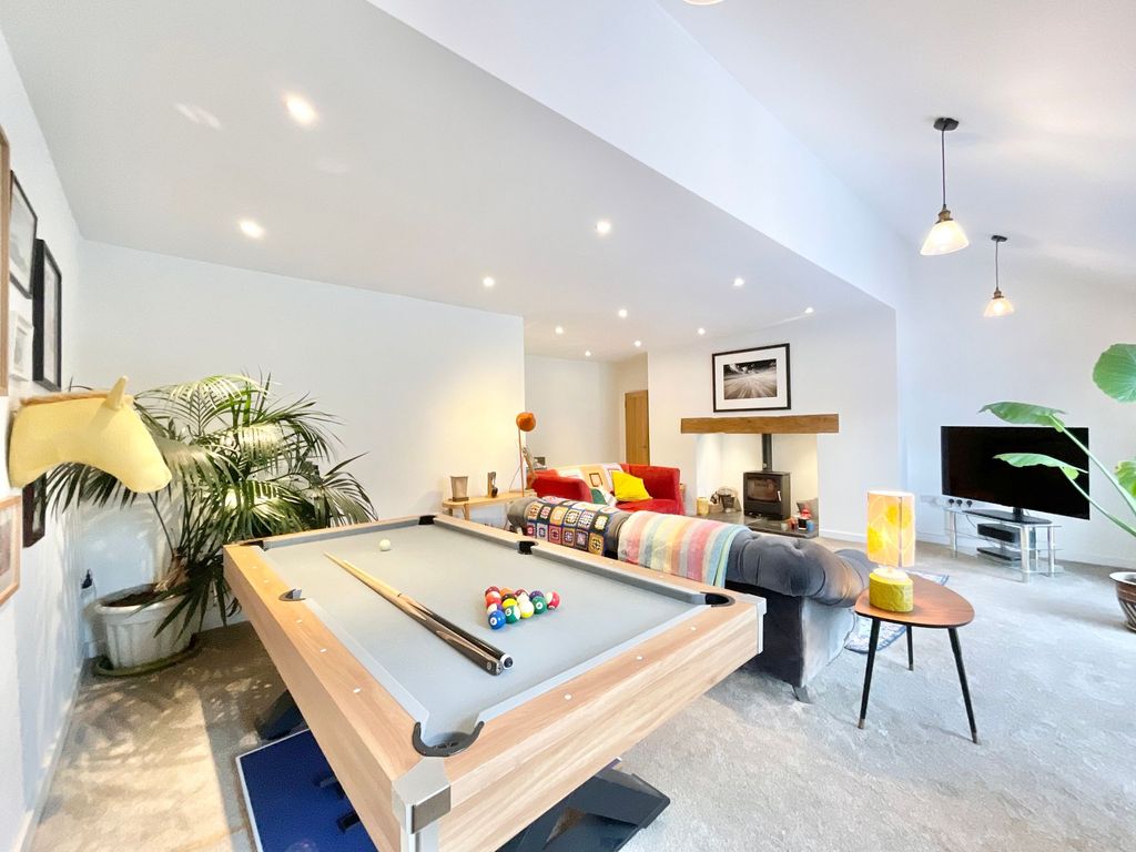 Property photo 3 of 25