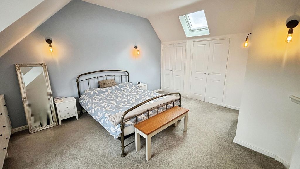 Property photo 1 of 16 Bedroom 1