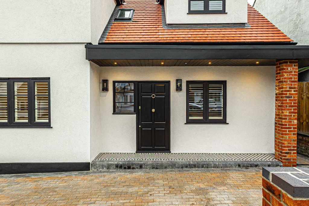 Property photo 2 of 50