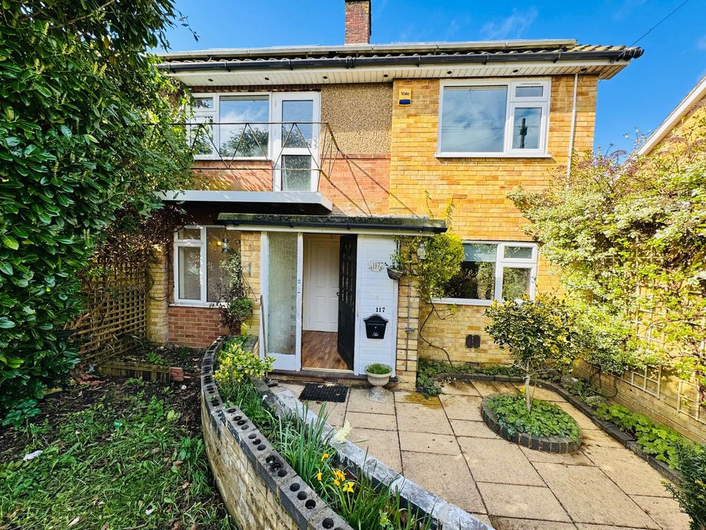 Property photo 2 of 27