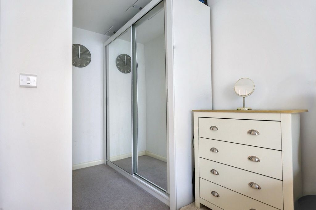 Additional image 7 of 2 bed flat for saleFlat 8 Merlin House, Centenary Way, Witney OX29