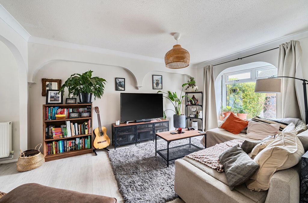 Property photo 3 of 8 1402135-20-697790...